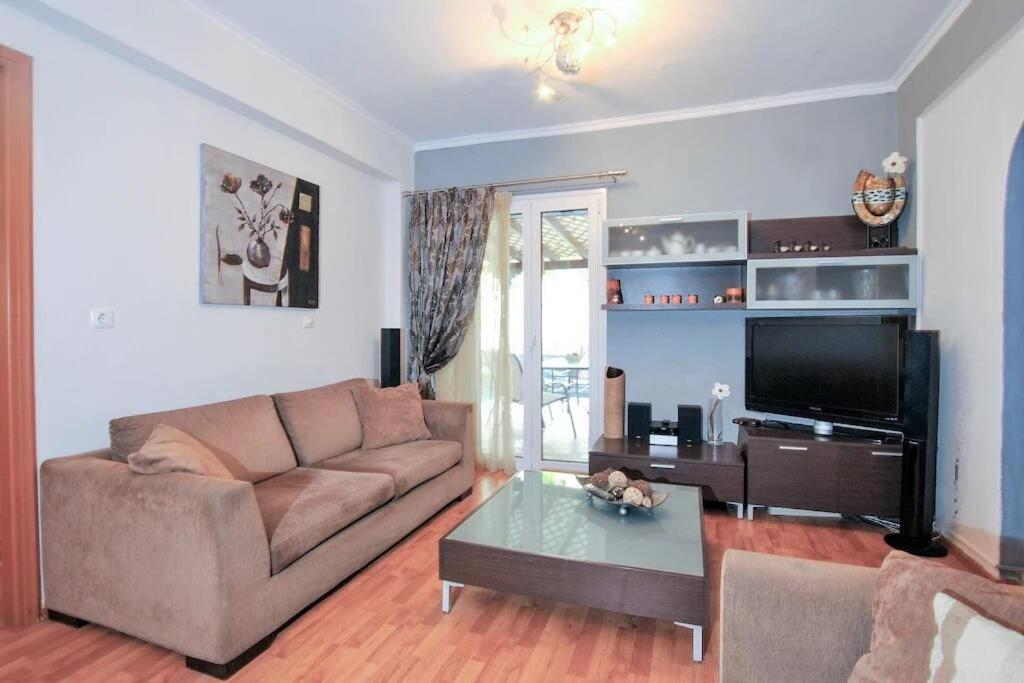 'Panos' Comfy Apartment Аргостолион Екстериор снимка